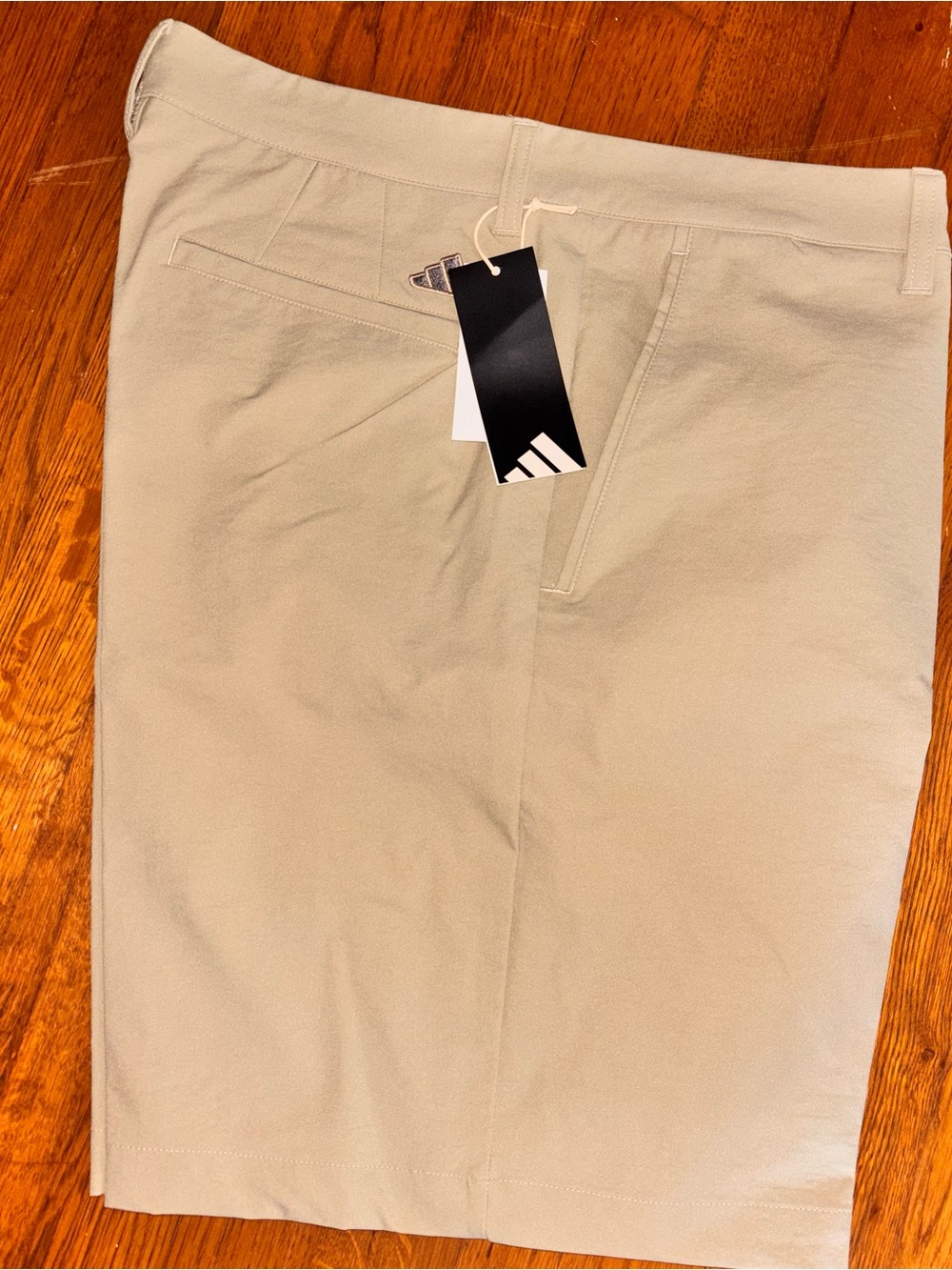 NWT Adidas Men’s 32/8.5” Khaki ultimate performance golf shorts coach quick dry
